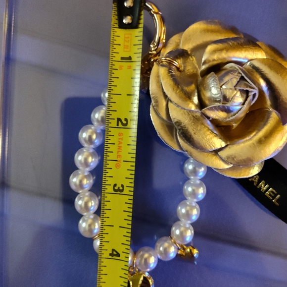 CHANEL 2025 Pearl Heart Charm Keychain Gold Camellia Logo Ribbon NWT AUTHENTIC - Picture 9 of 13